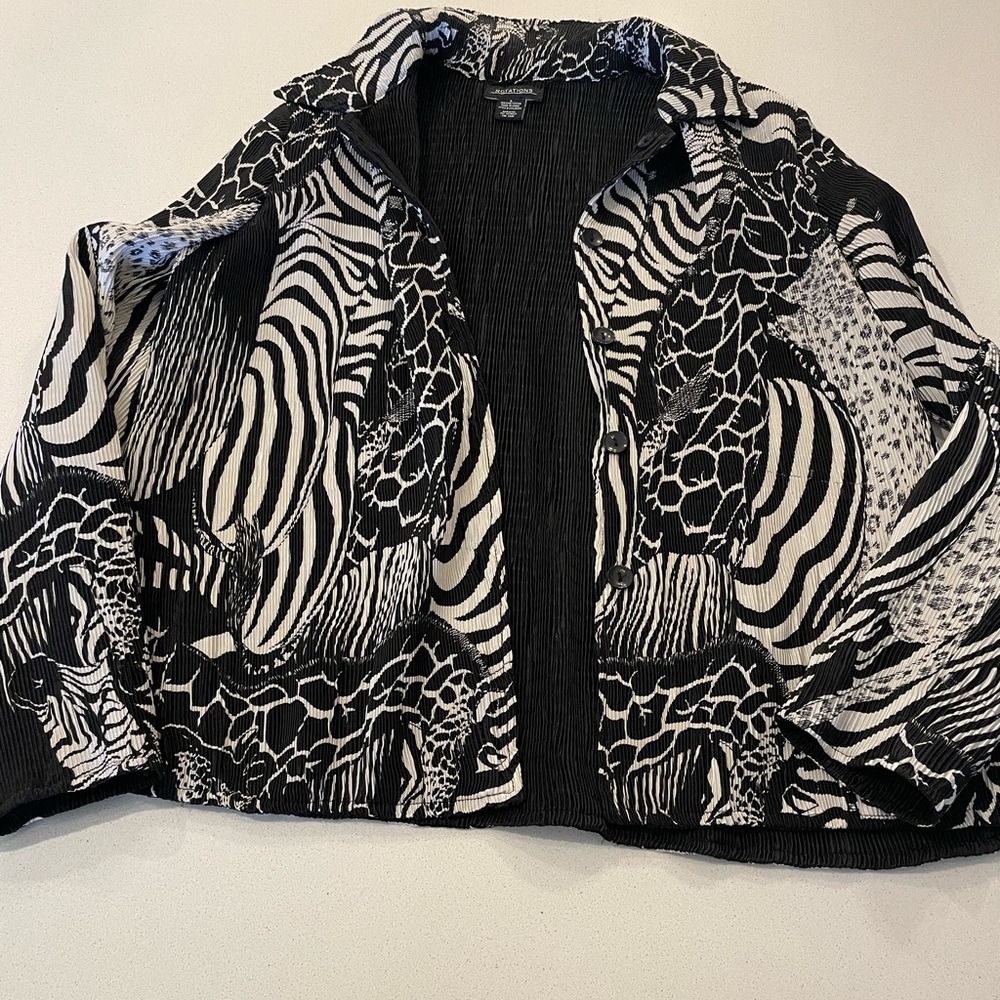 Beautiful jacket!! Hardly worn